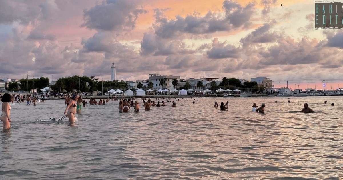 Torre Canne, il rito del bagno in mare all'alba del 1� settembre: �Previene i malanni�